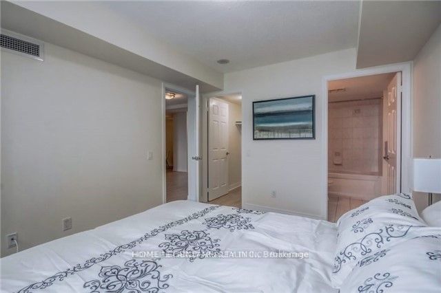 #1214 - 83 Borough Drive Property Photo 8