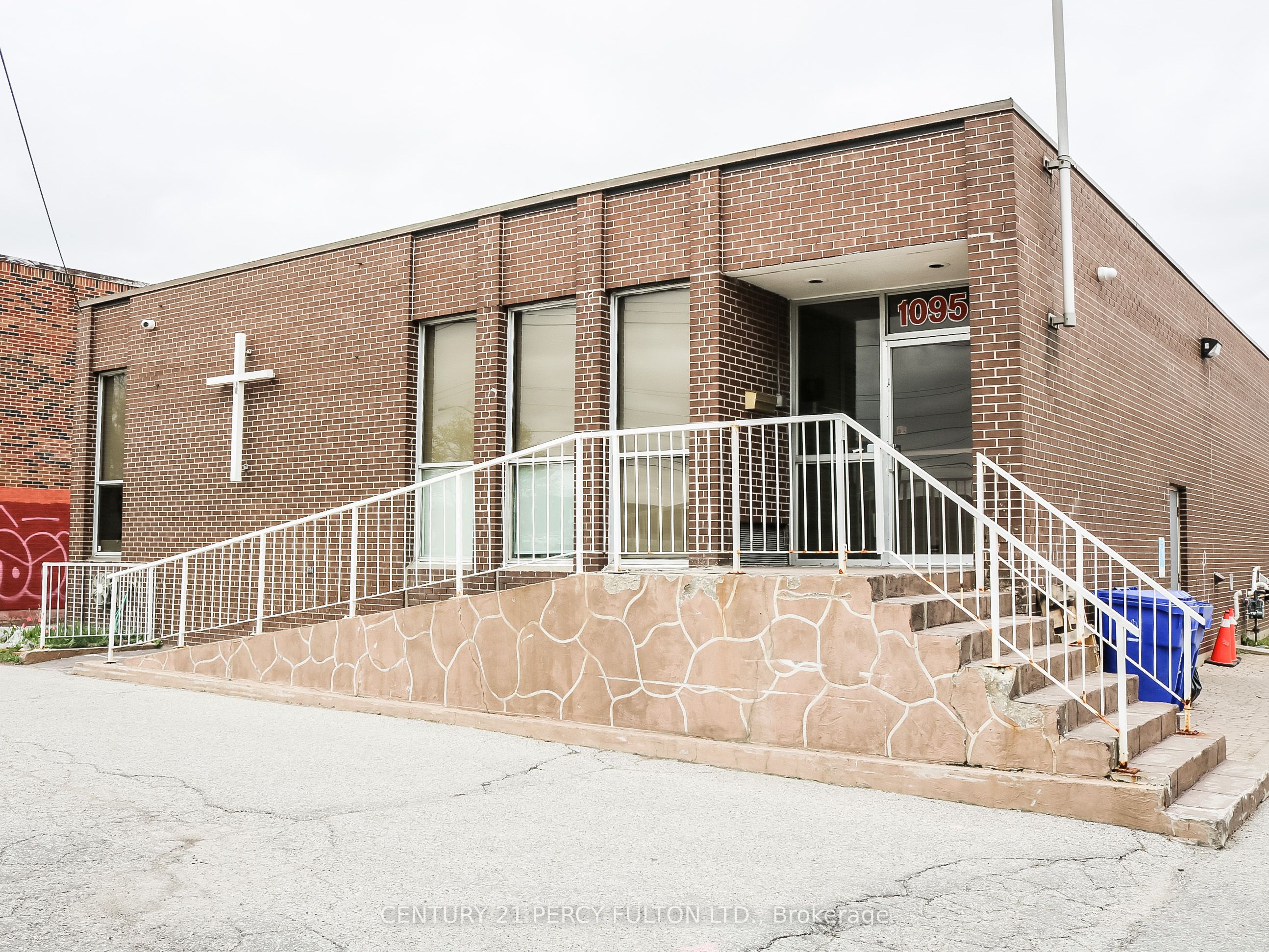 1095 Bellamy Road N Property Photo