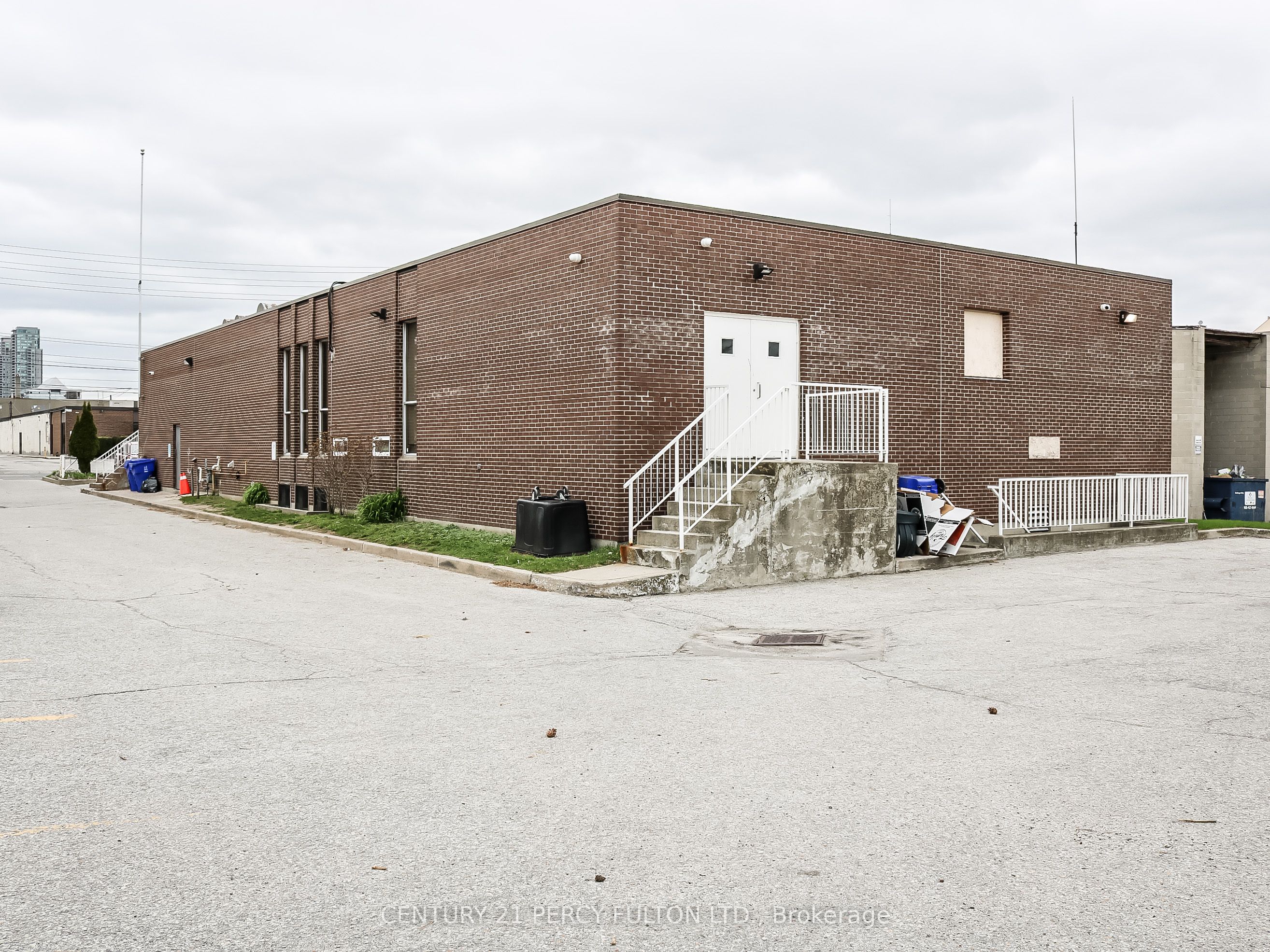 1095 Bellamy Road N Property Photo 2