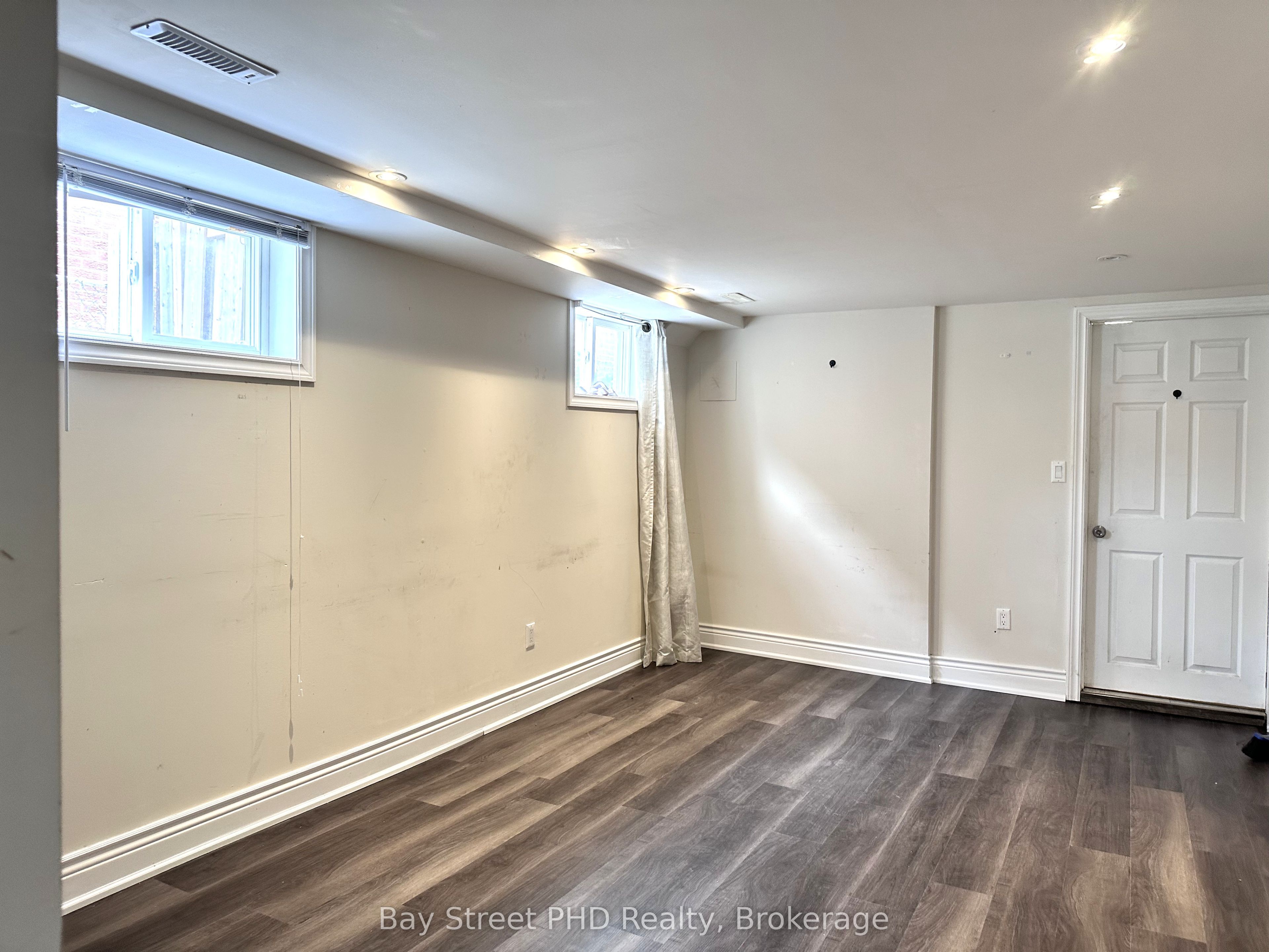 275 Timberbank Boulevard Property Photo 3