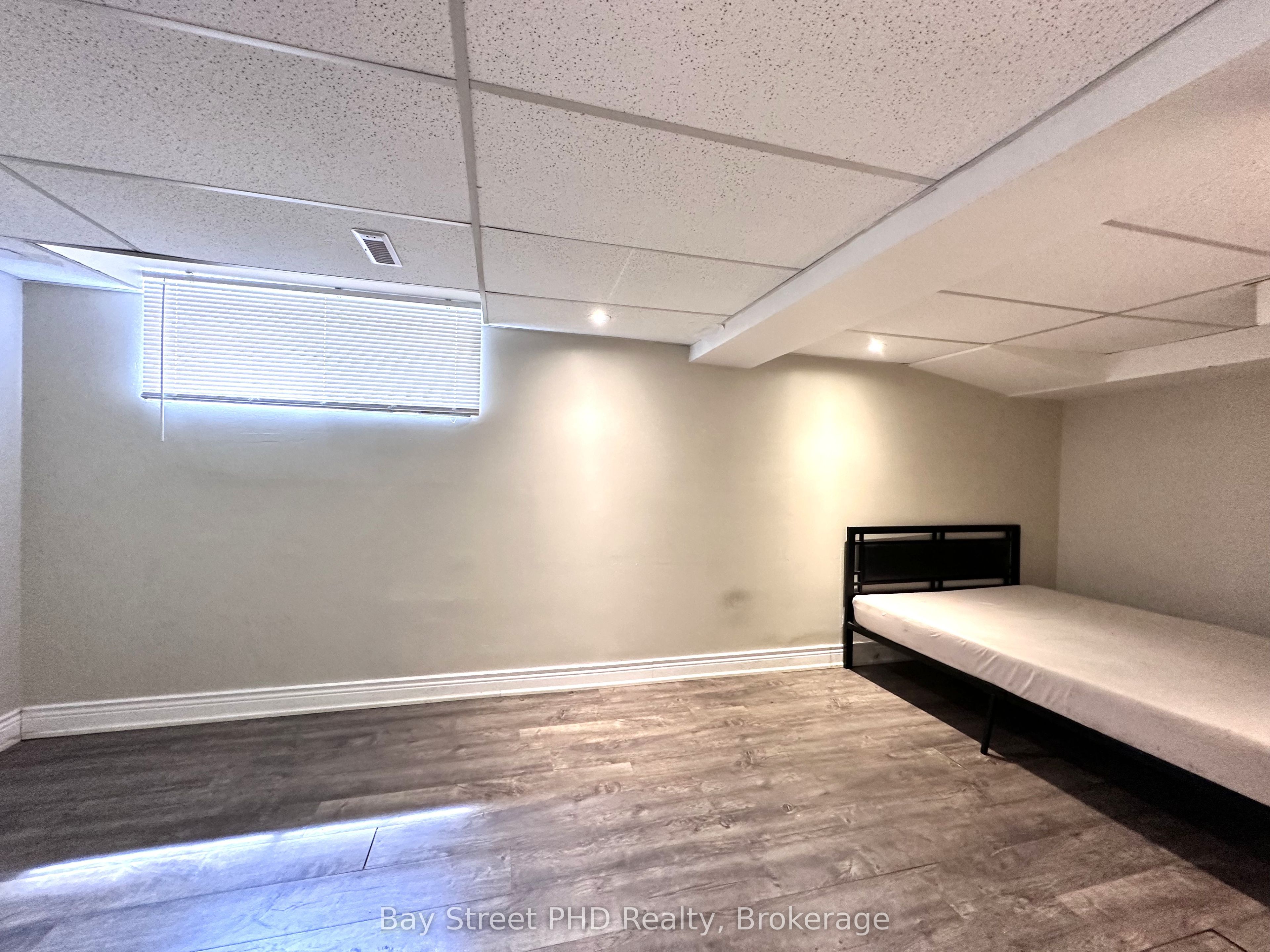 275 Timberbank Boulevard Property Photo 8