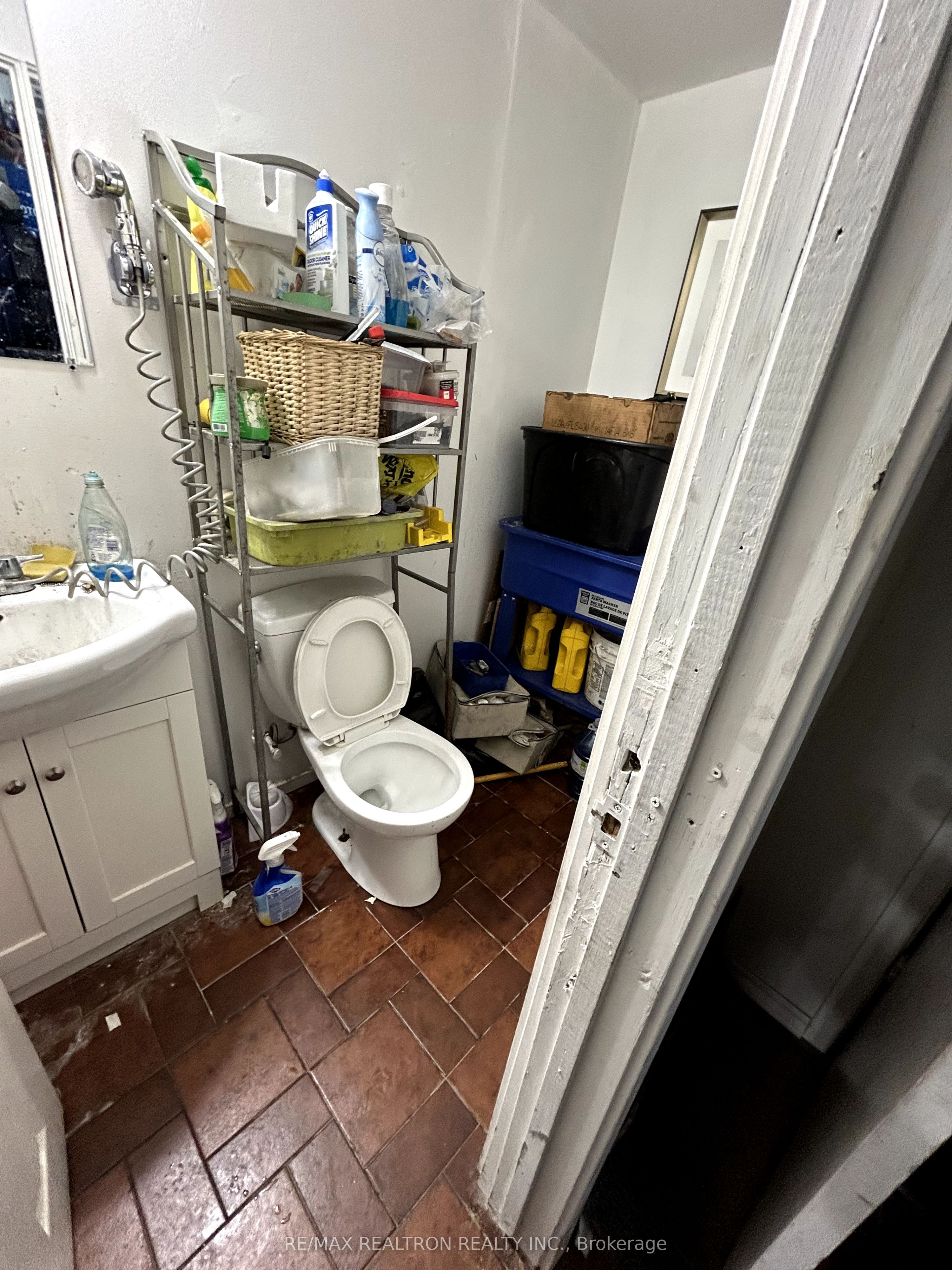 1299 Gerrard Street E 1 Property Photo 4