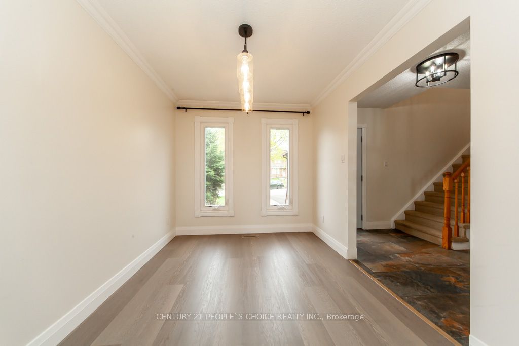35 Fernbank Place Property Photo 2