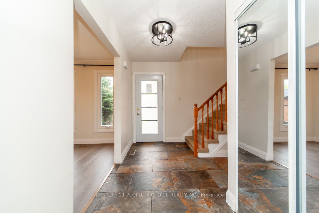 35 Fernbank Place Property Photo 3