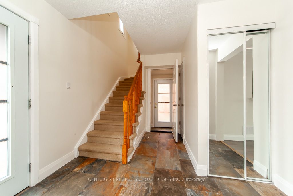 35 Fernbank Place Property Photo 4