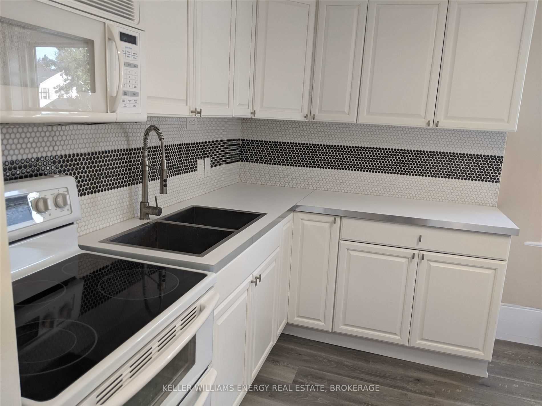 1692 Central Street Property Photo 4
