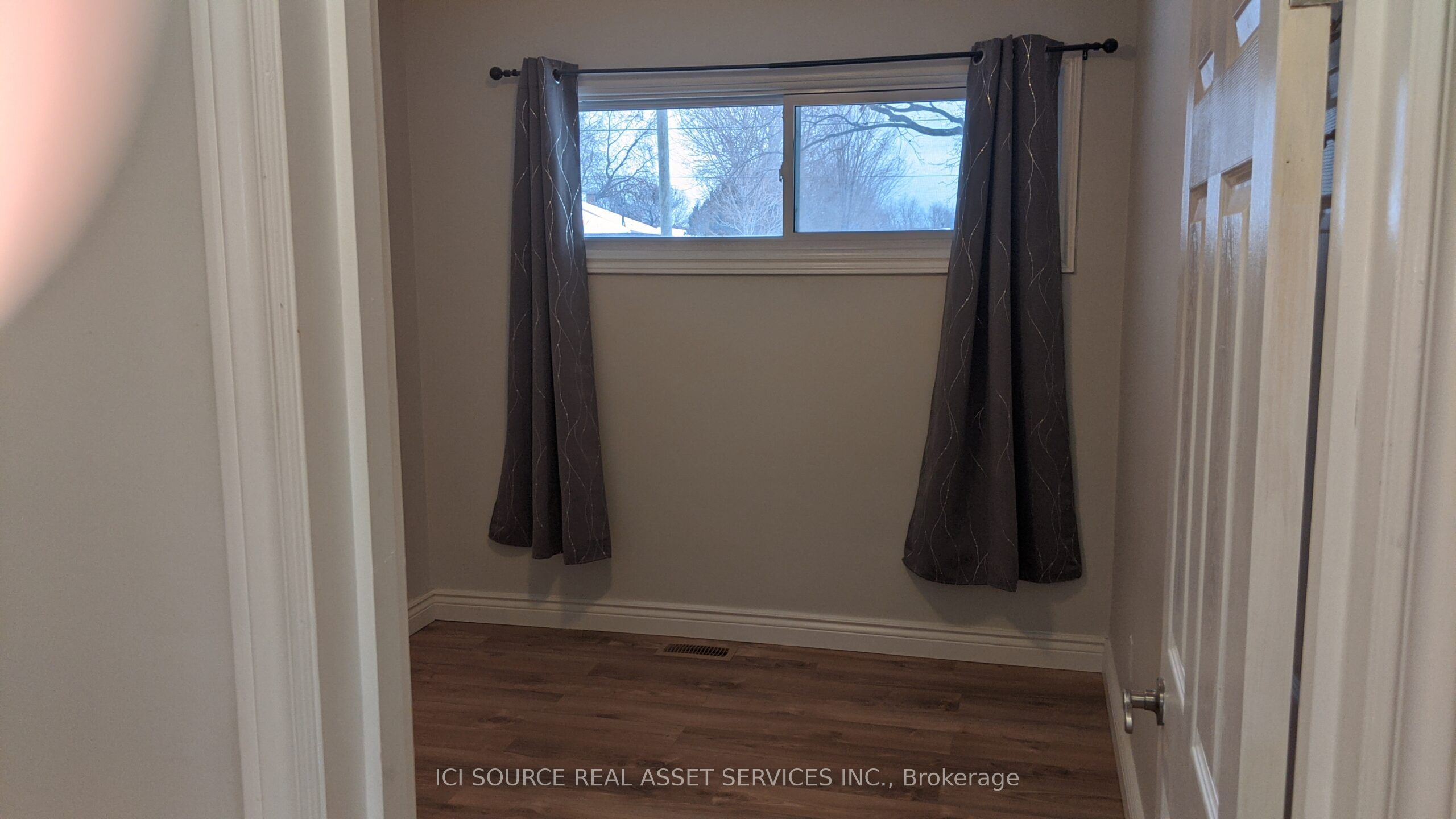 #upper Unit - 1152 Cedar Street Property Photo 2