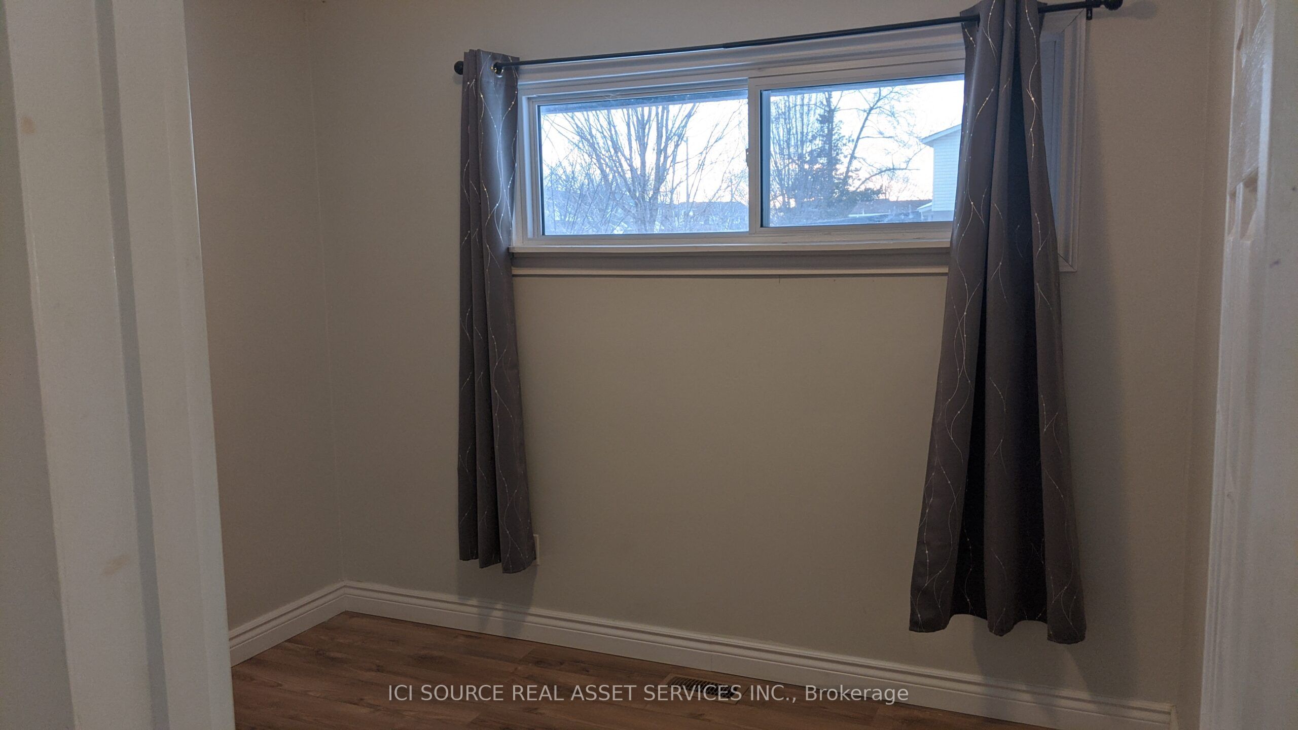 #upper Unit - 1152 Cedar Street Property Photo 3