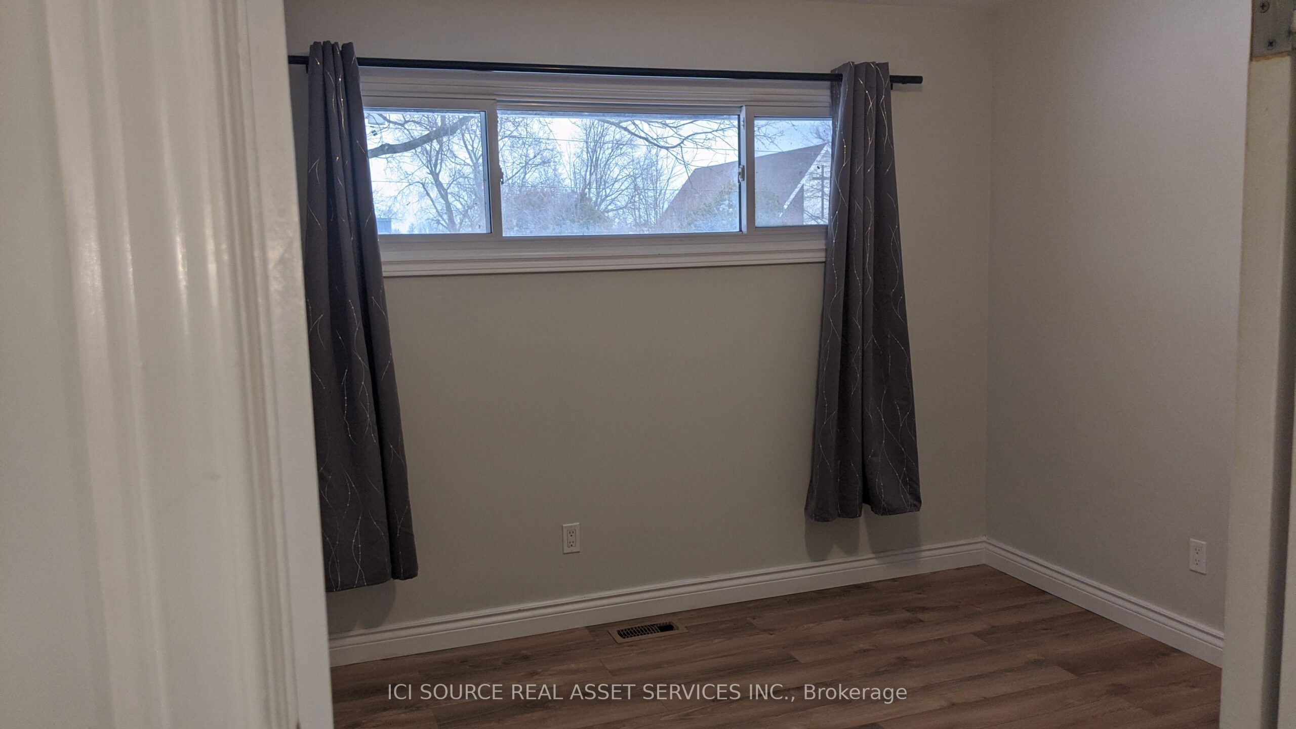 #upper Unit - 1152 Cedar Street Property Photo 4