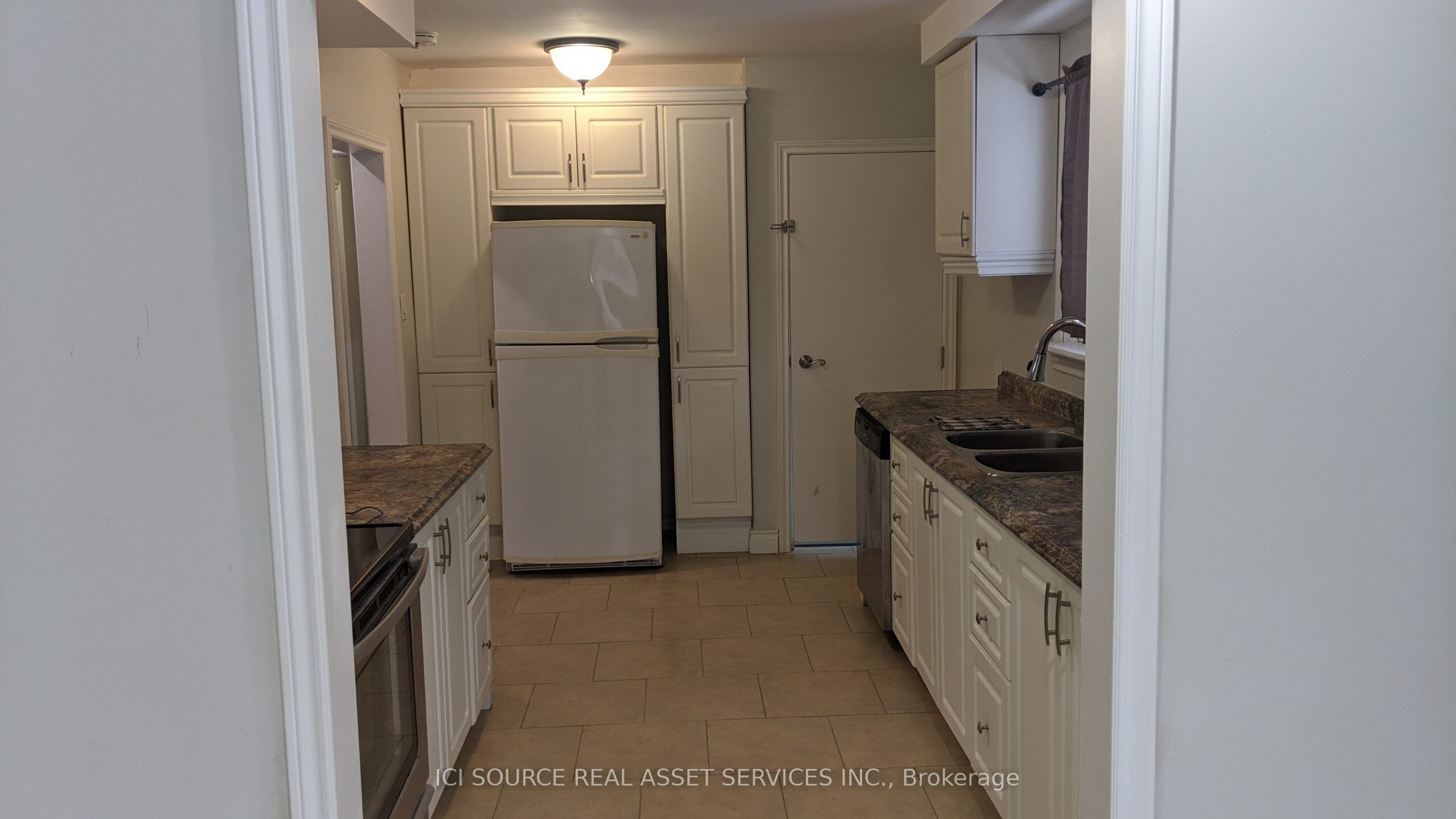 #upper Unit - 1152 Cedar Street Property Photo 6