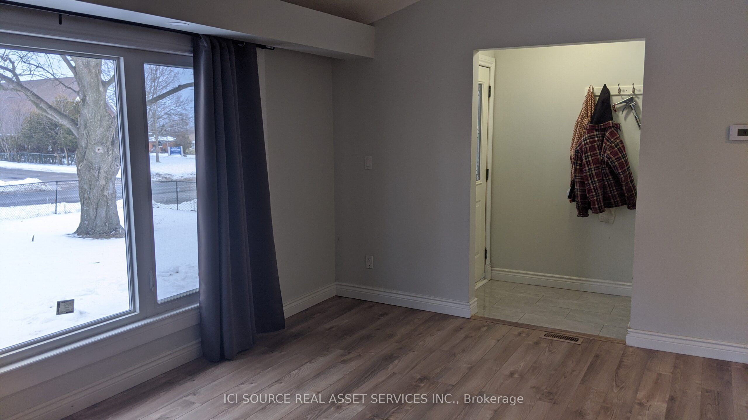 #upper Unit - 1152 Cedar Street Property Photo 8