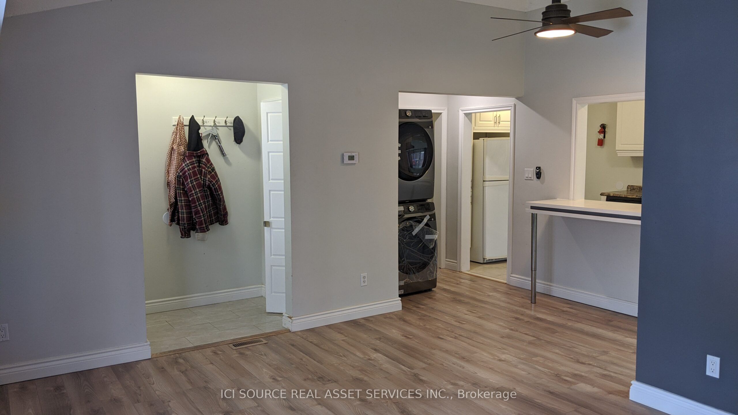#upper Unit - 1152 Cedar Street Property Photo 9