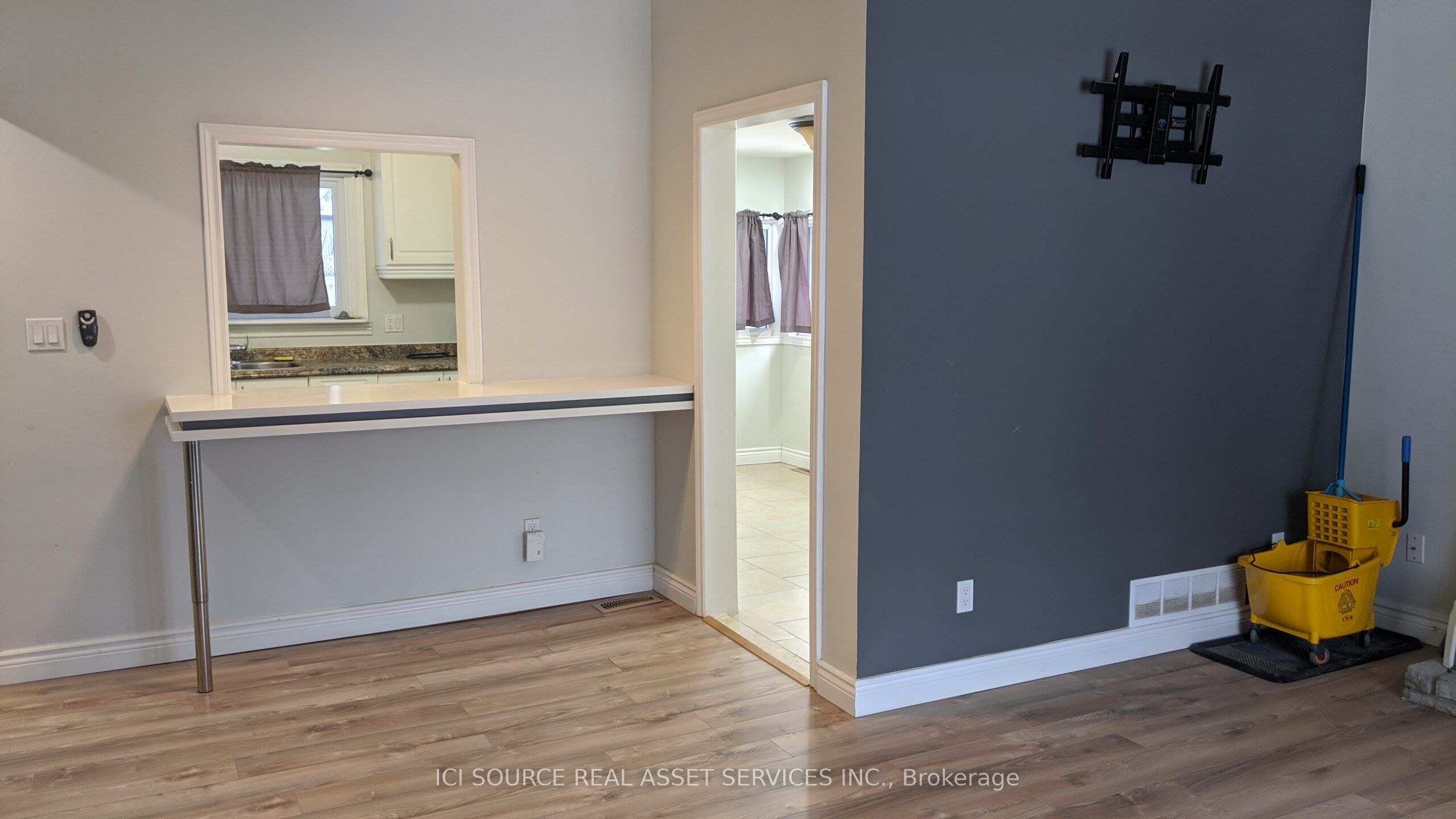 #upper Unit - 1152 Cedar Street Property Photo 10