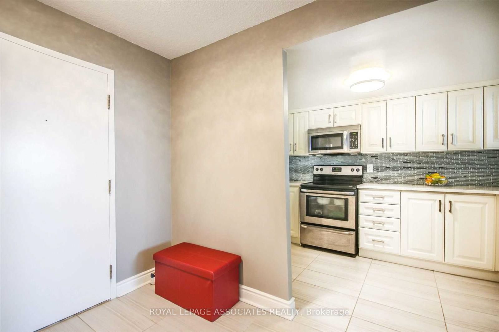 #lp11 - 2466 Eglinton Avenue Property Photo 4