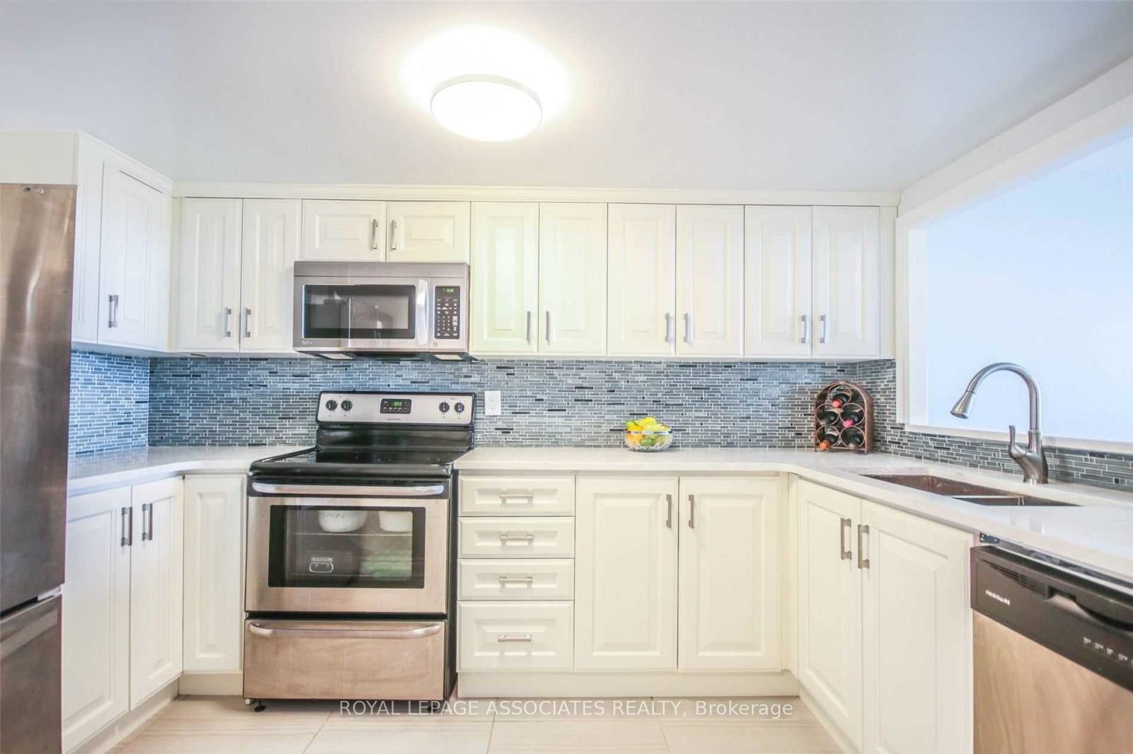 #lp11 - 2466 Eglinton Avenue Property Photo 5