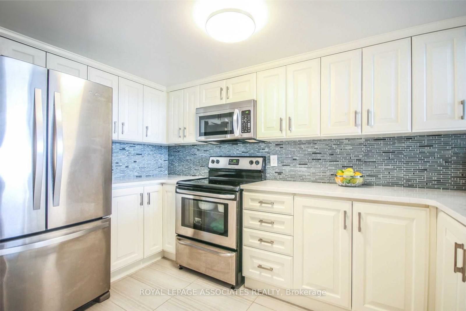 #lp11 - 2466 Eglinton Avenue Property Photo 6