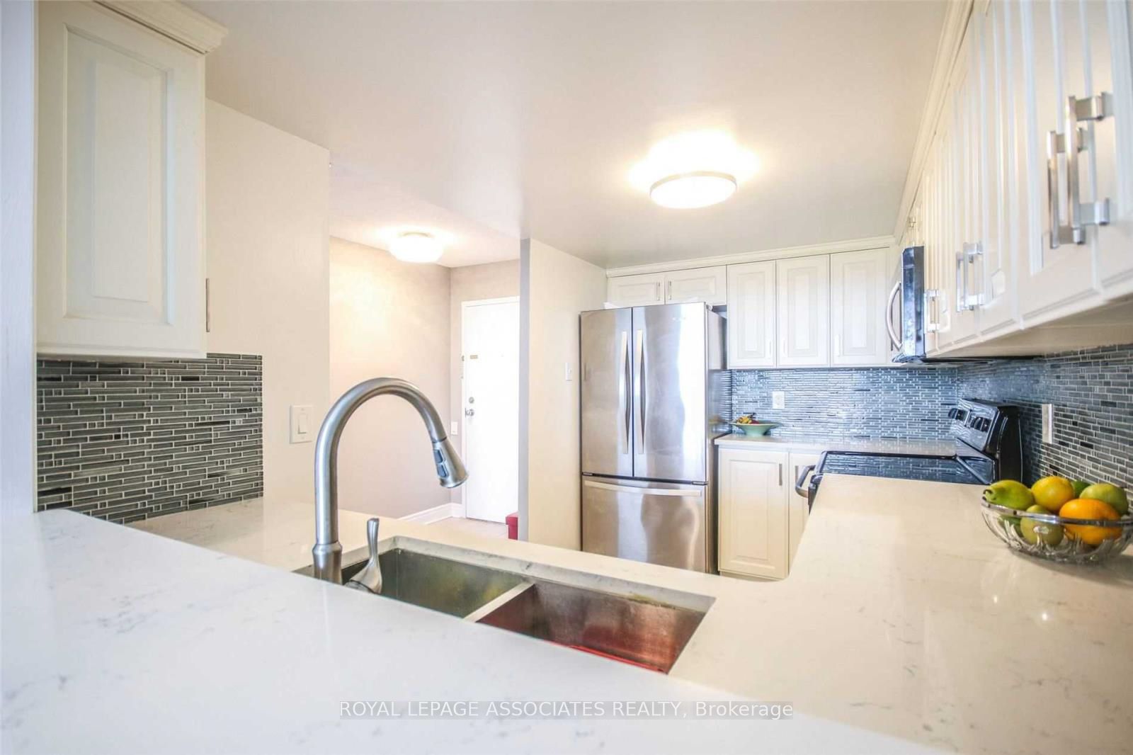#lp11 - 2466 Eglinton Avenue Property Photo 8