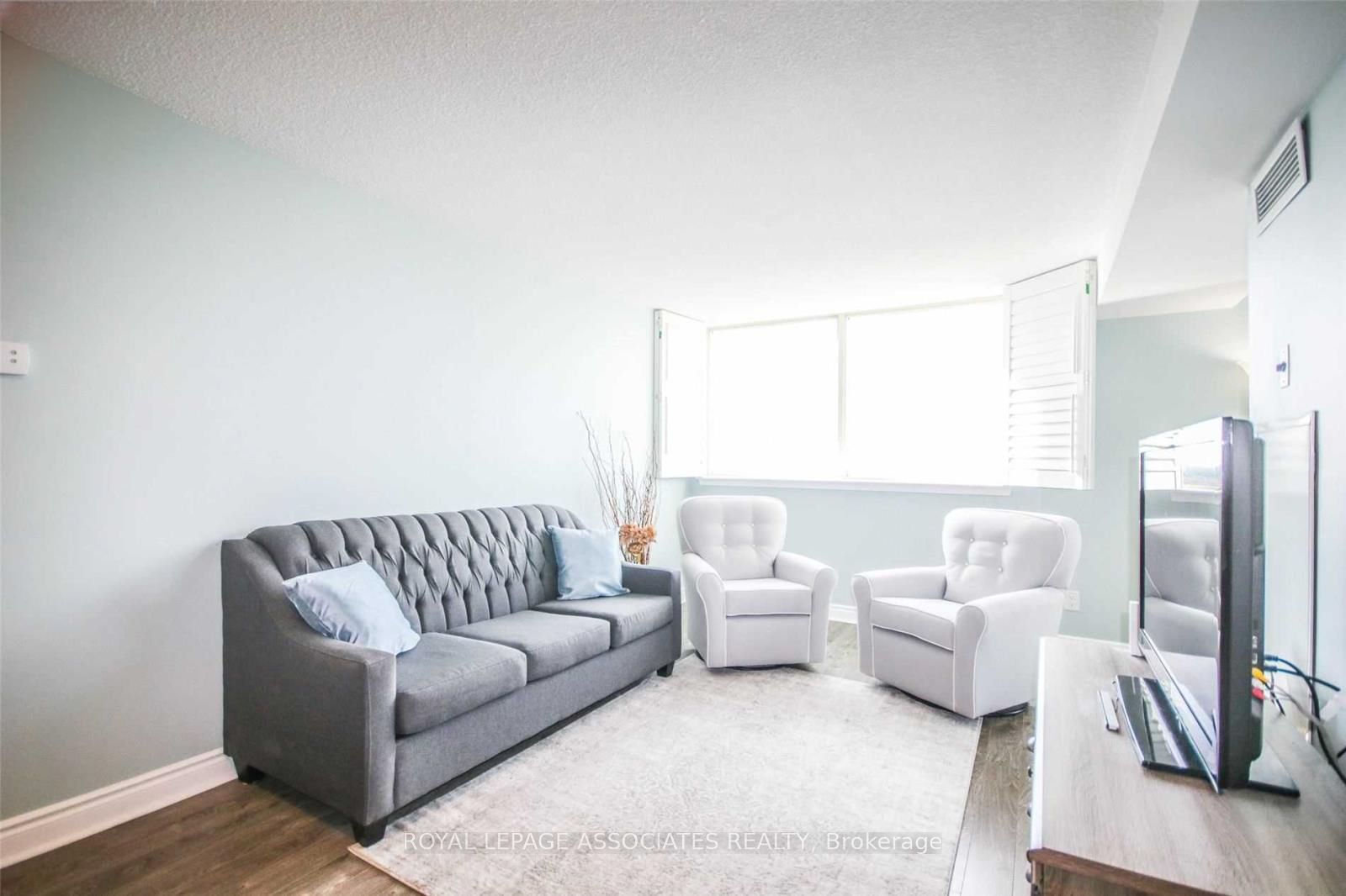 #lp11 - 2466 Eglinton Avenue Property Photo 11