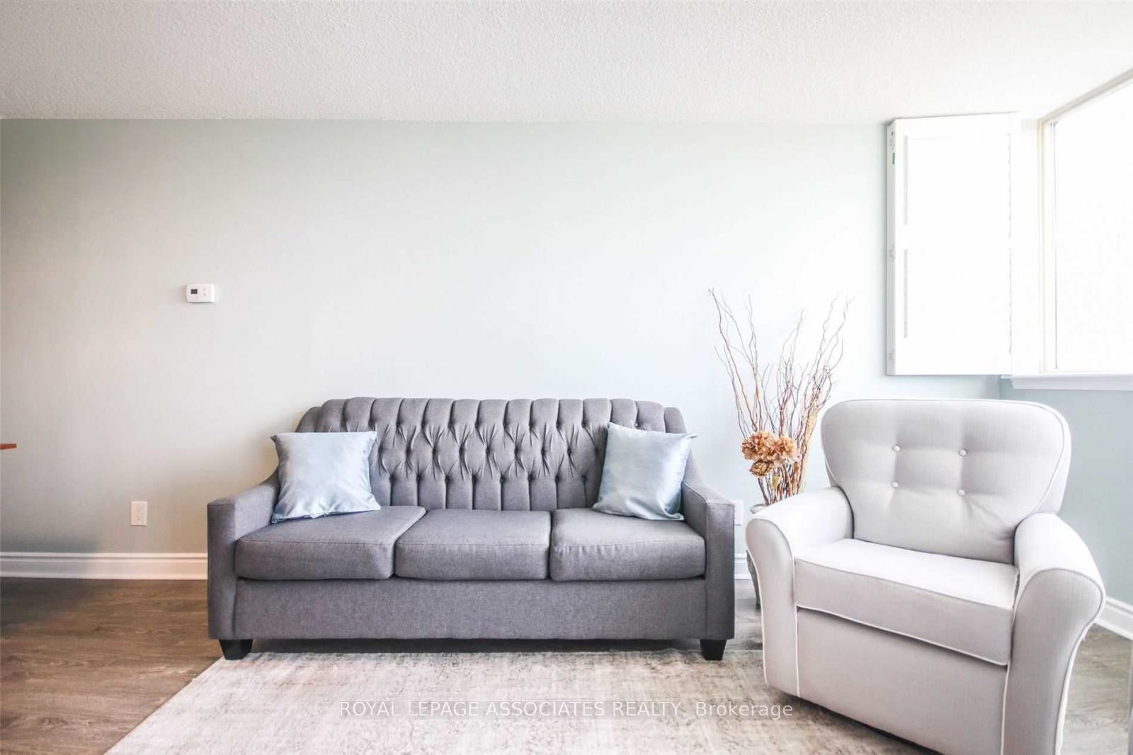 #lp11 - 2466 Eglinton Avenue Property Photo 12