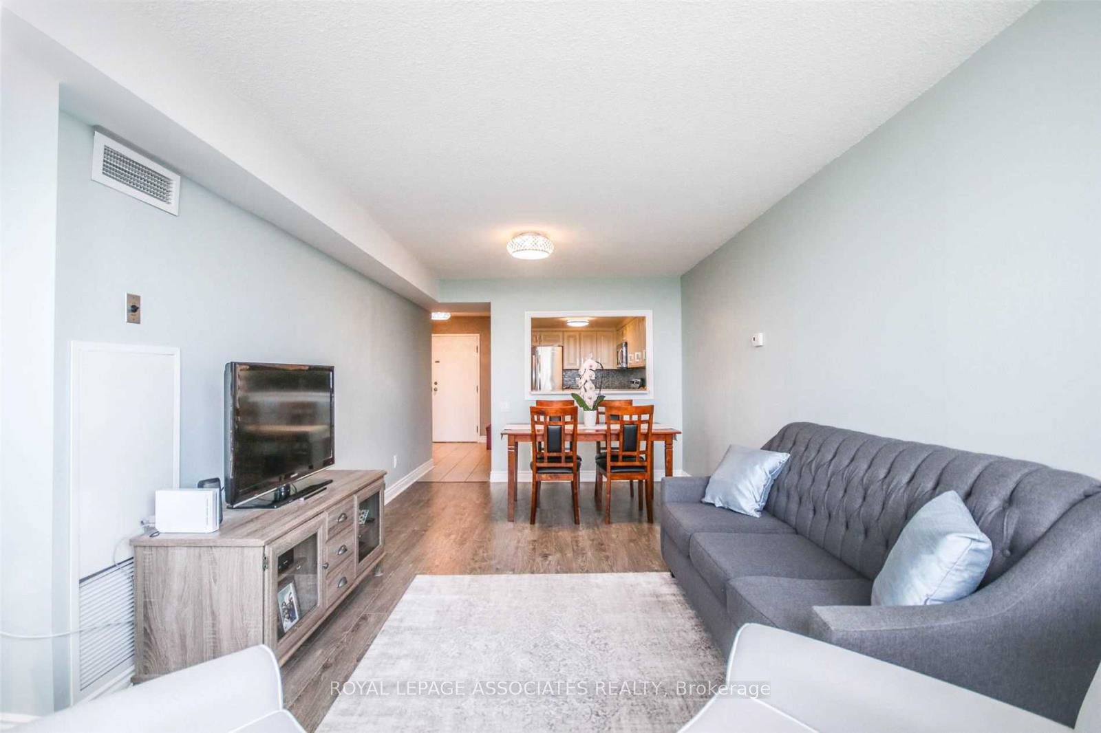 #lp11 - 2466 Eglinton Avenue Property Photo 13