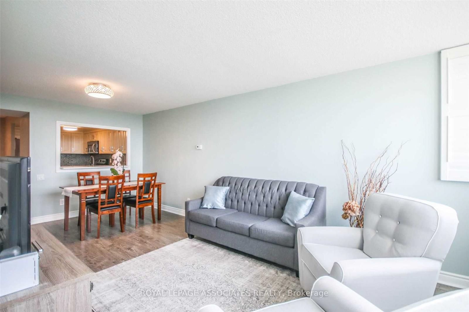 #lp11 - 2466 Eglinton Avenue Property Photo 14