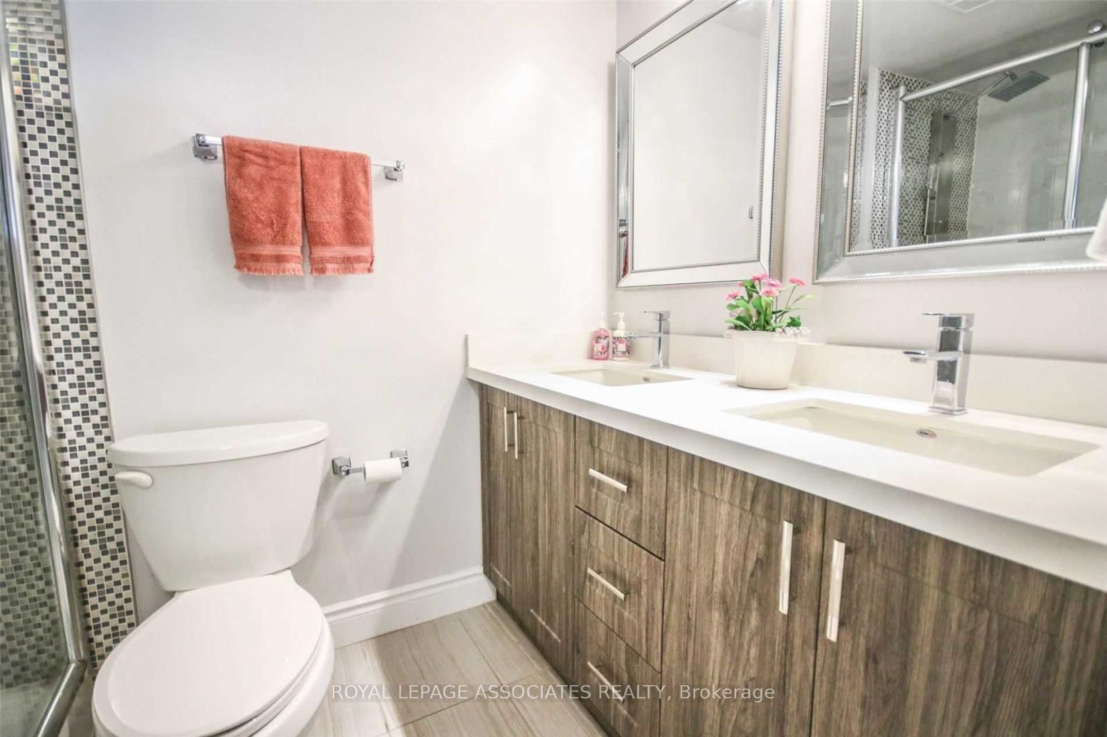 #lp11 - 2466 Eglinton Avenue Property Photo 15