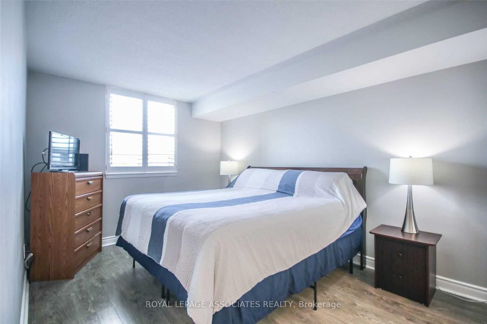 #lp11 - 2466 Eglinton Avenue Property Photo 17
