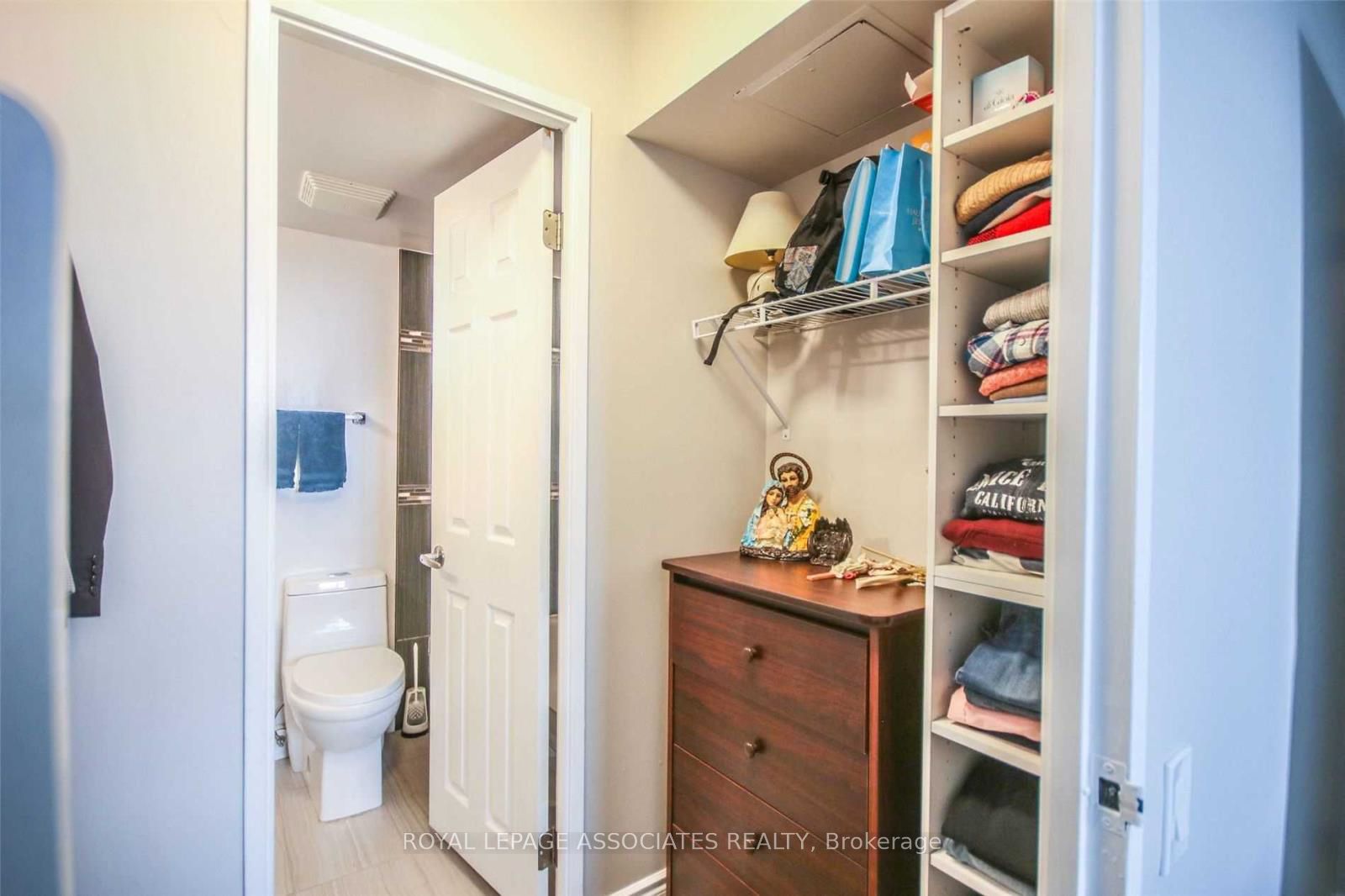 #lp11 - 2466 Eglinton Avenue Property Photo 20