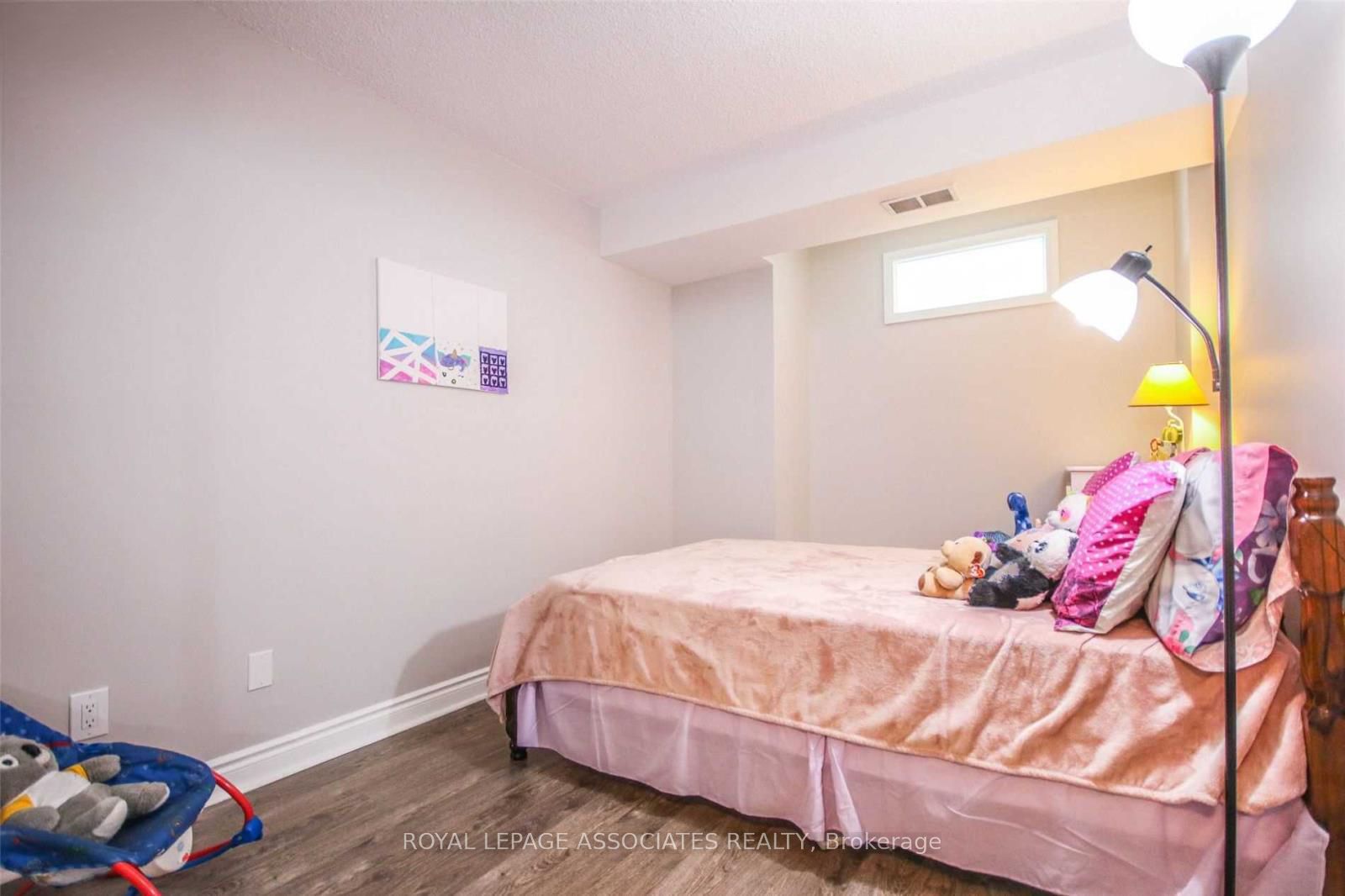 #lp11 - 2466 Eglinton Avenue Property Photo 23