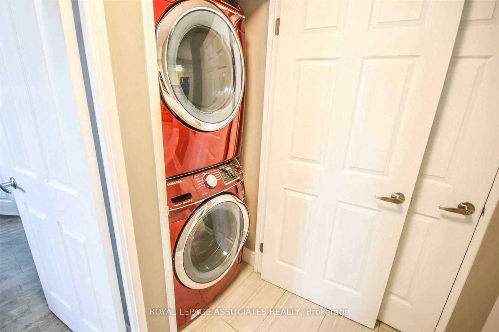 #lp11 - 2466 Eglinton Avenue Property Photo 25