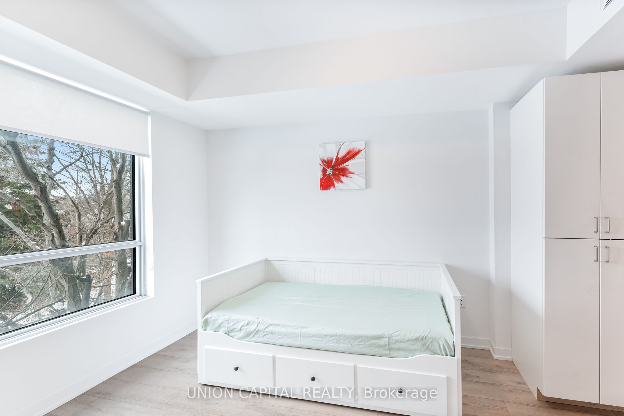 1800 Simcoe Street 201 Property Photo 10