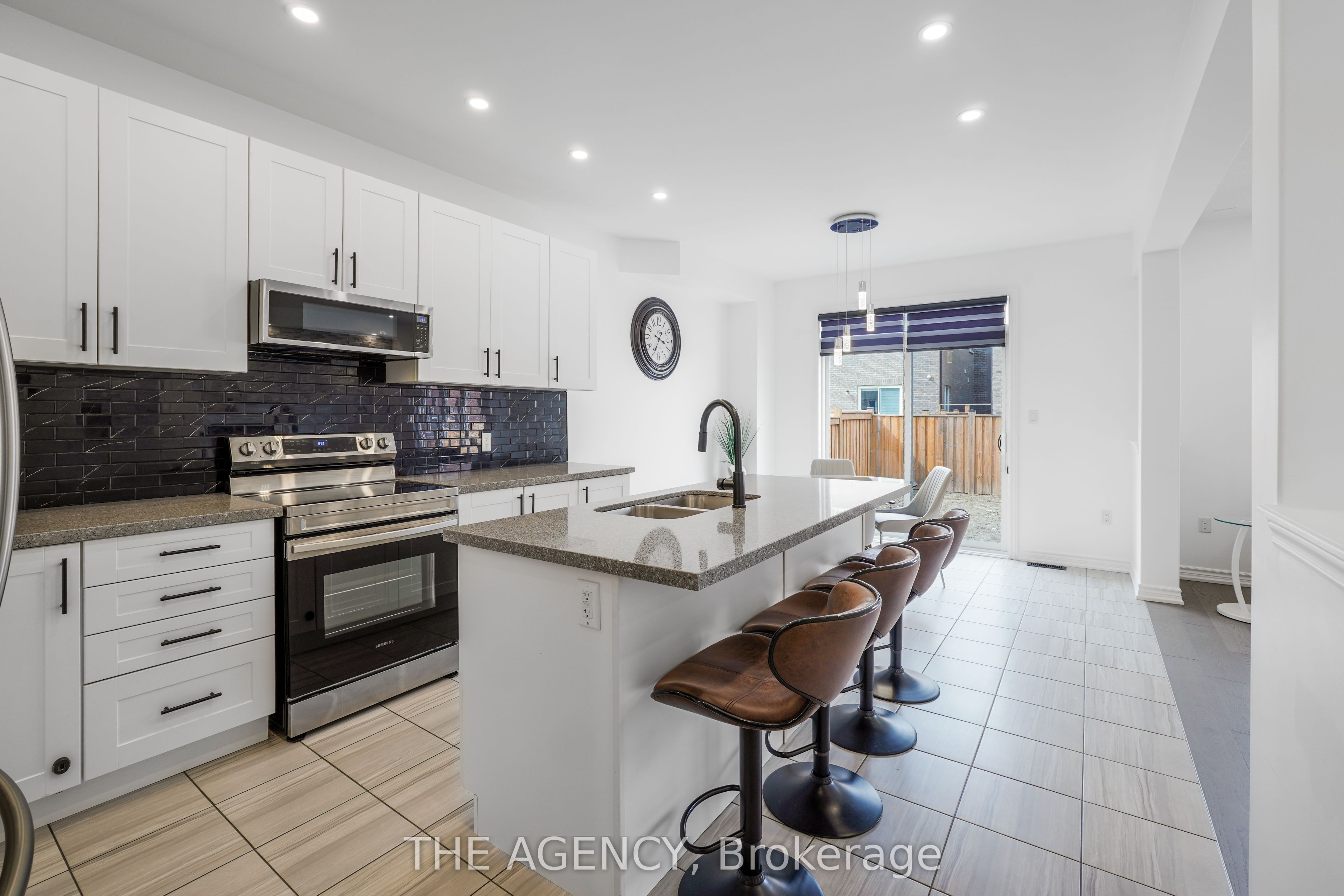 10 Moses Cres Property Photo 3