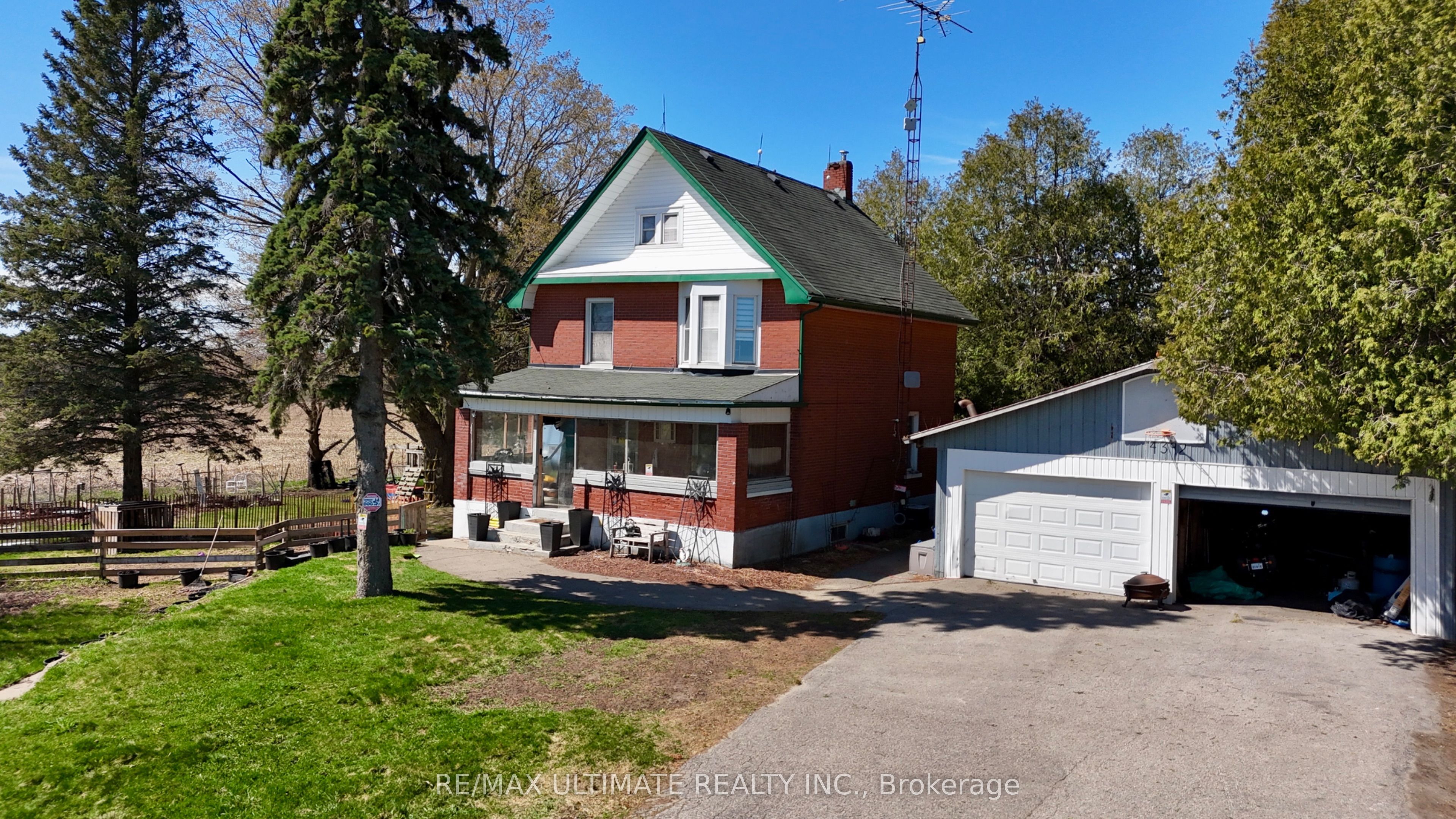 4392 Solina Rd Property Photo 2