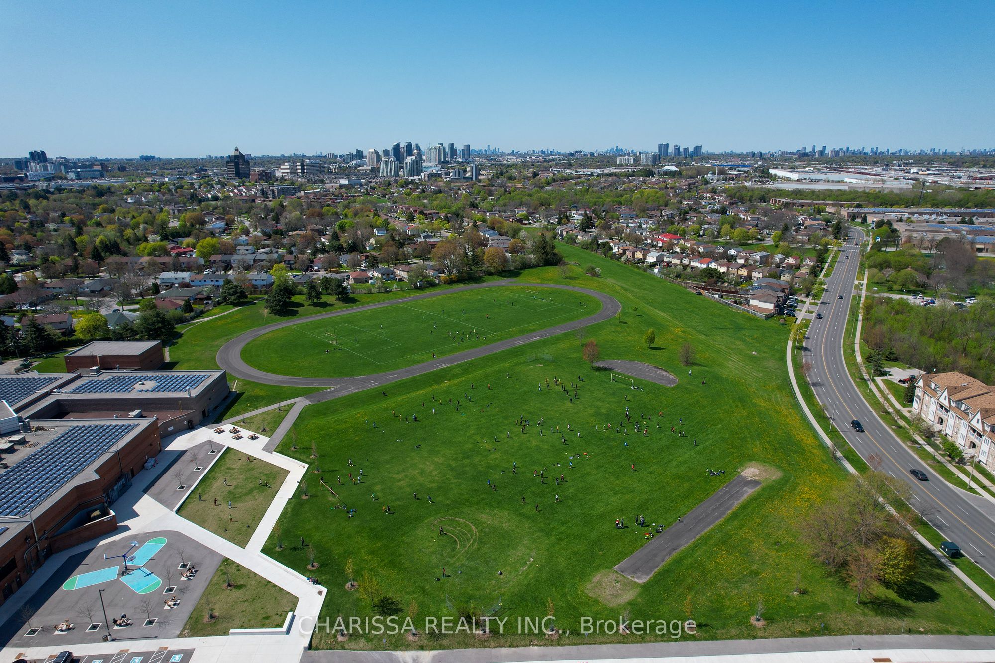 #9 - 30 Liben Way Property Photo 4