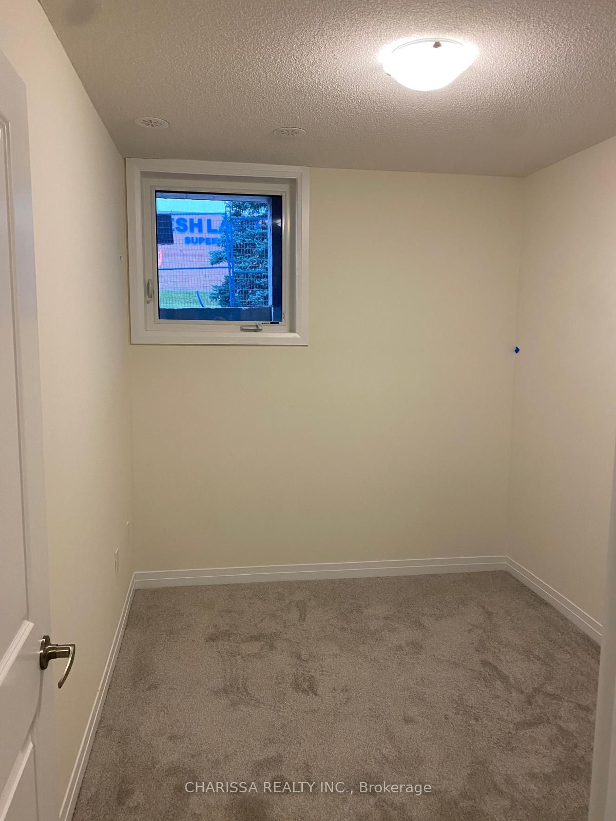 #9 - 30 Liben Way Property Photo 5