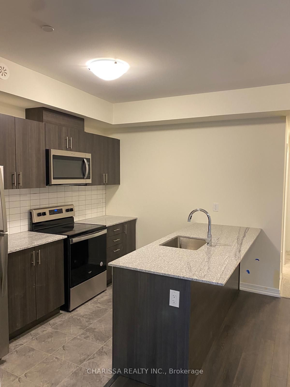 #9 - 30 Liben Way Property Photo 16