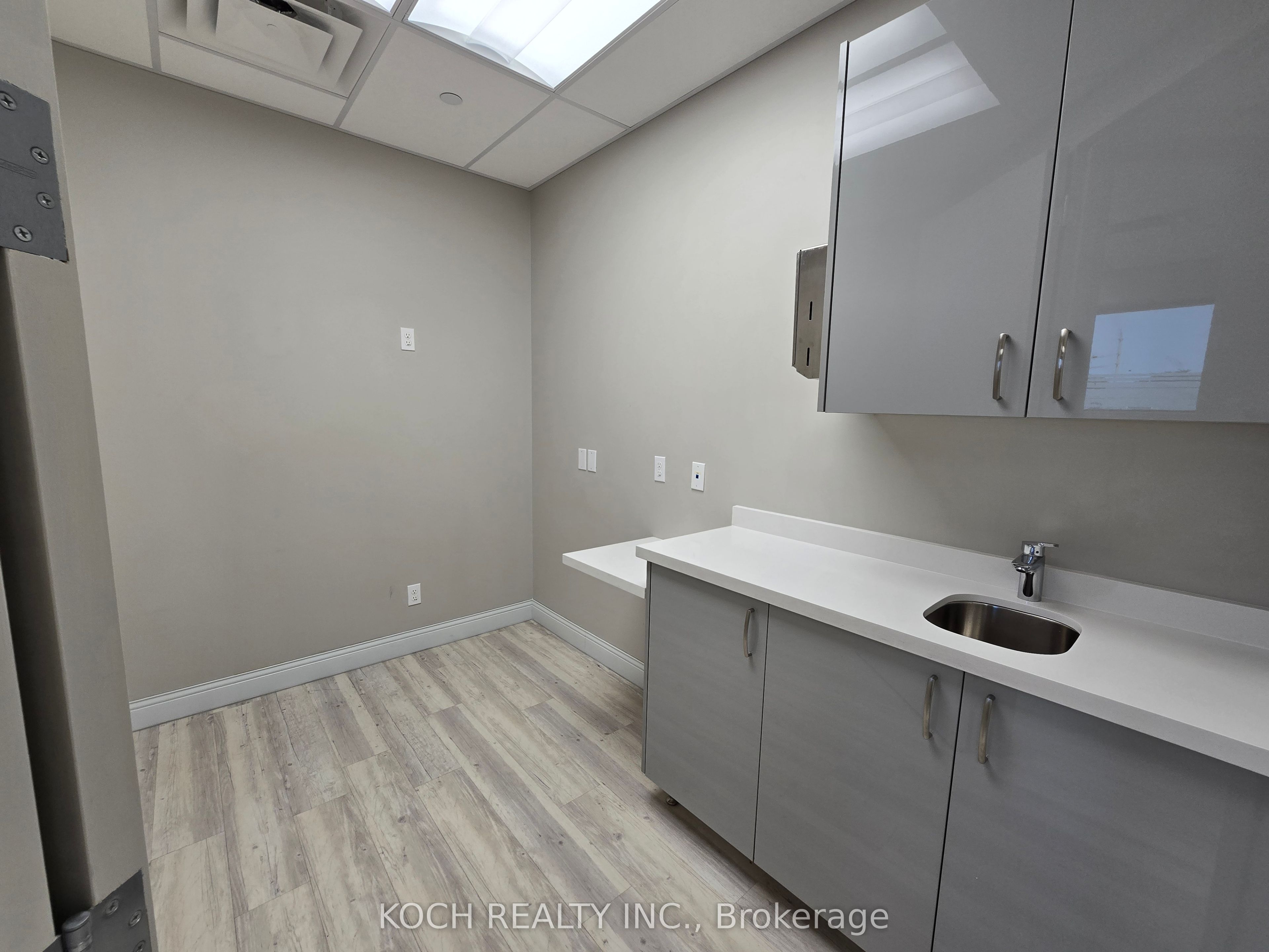 #201 - 95 Bayly Street Property Photo 9