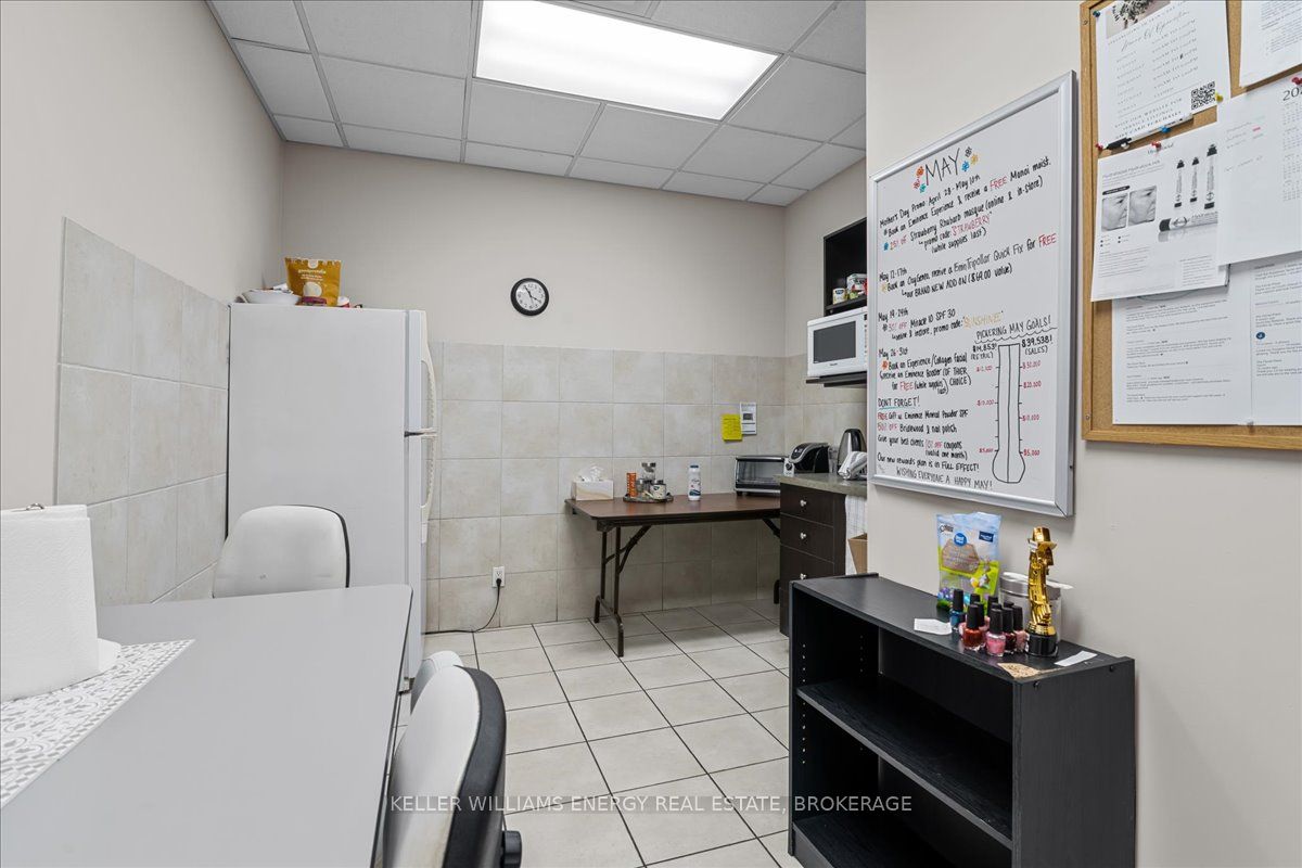 #4 - 1084 Salk Road Property Photo 11