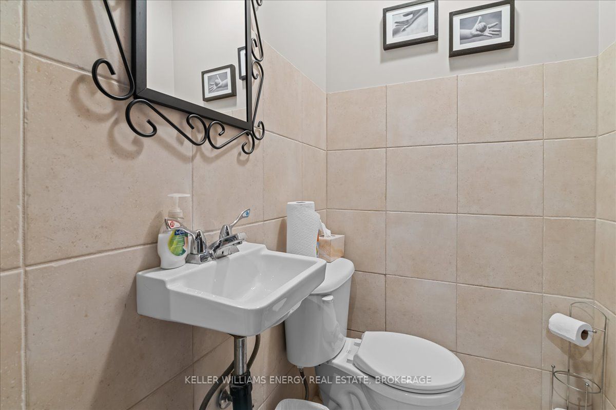 #4 - 1084 Salk Road Property Photo 15