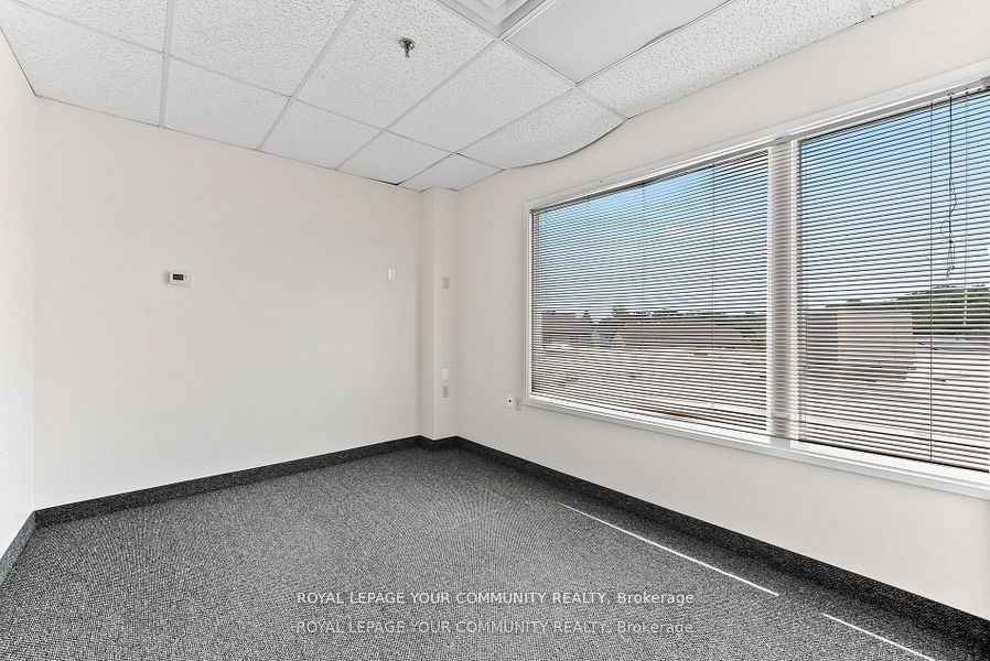 843 King St W Property Photo 6