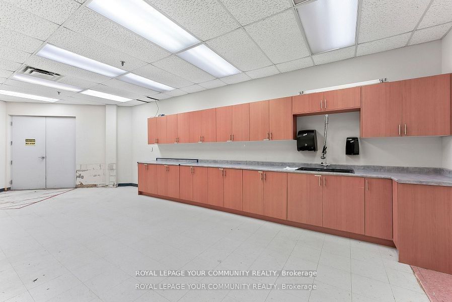 843 King St W Property Photo 15
