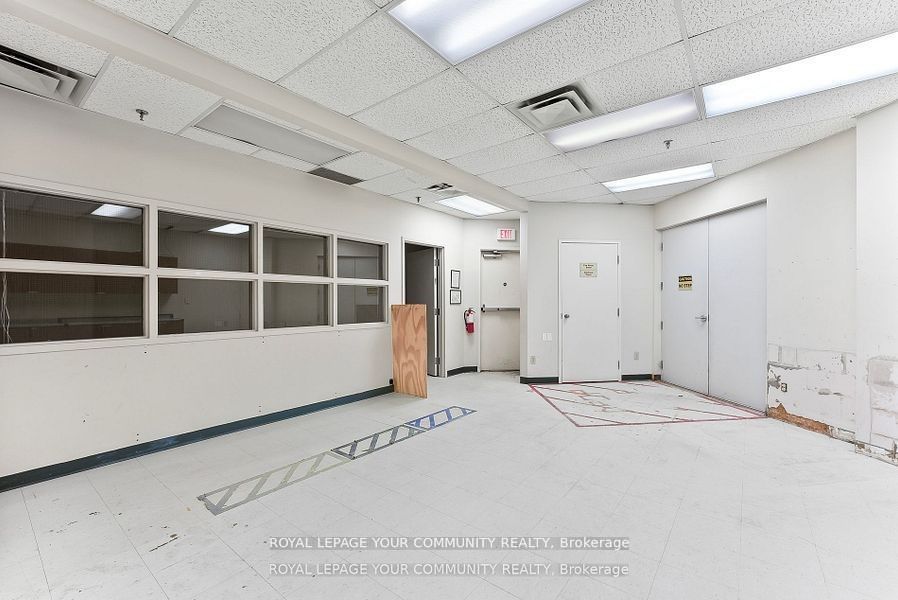 843 King St W Property Photo 16