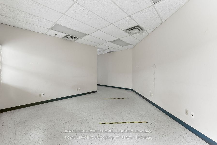 843 King St W Property Photo 17