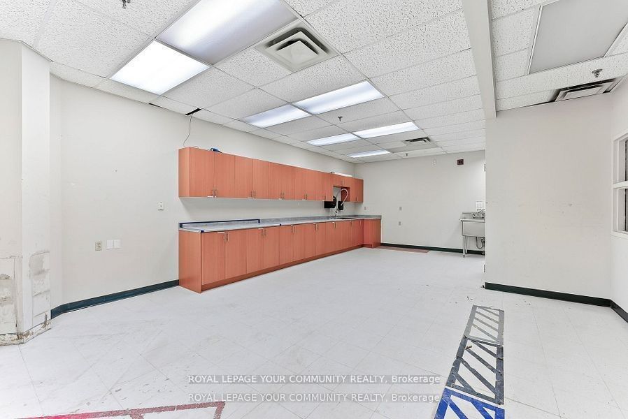 843 King St W Property Photo 18