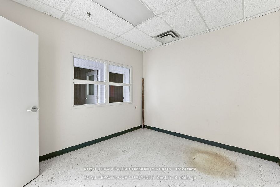 843 King St W Property Photo 19