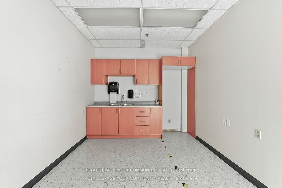 843 King St W Property Photo 21
