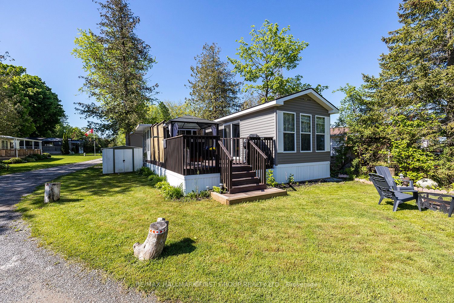 225 Platten Blvd Property Photo 1