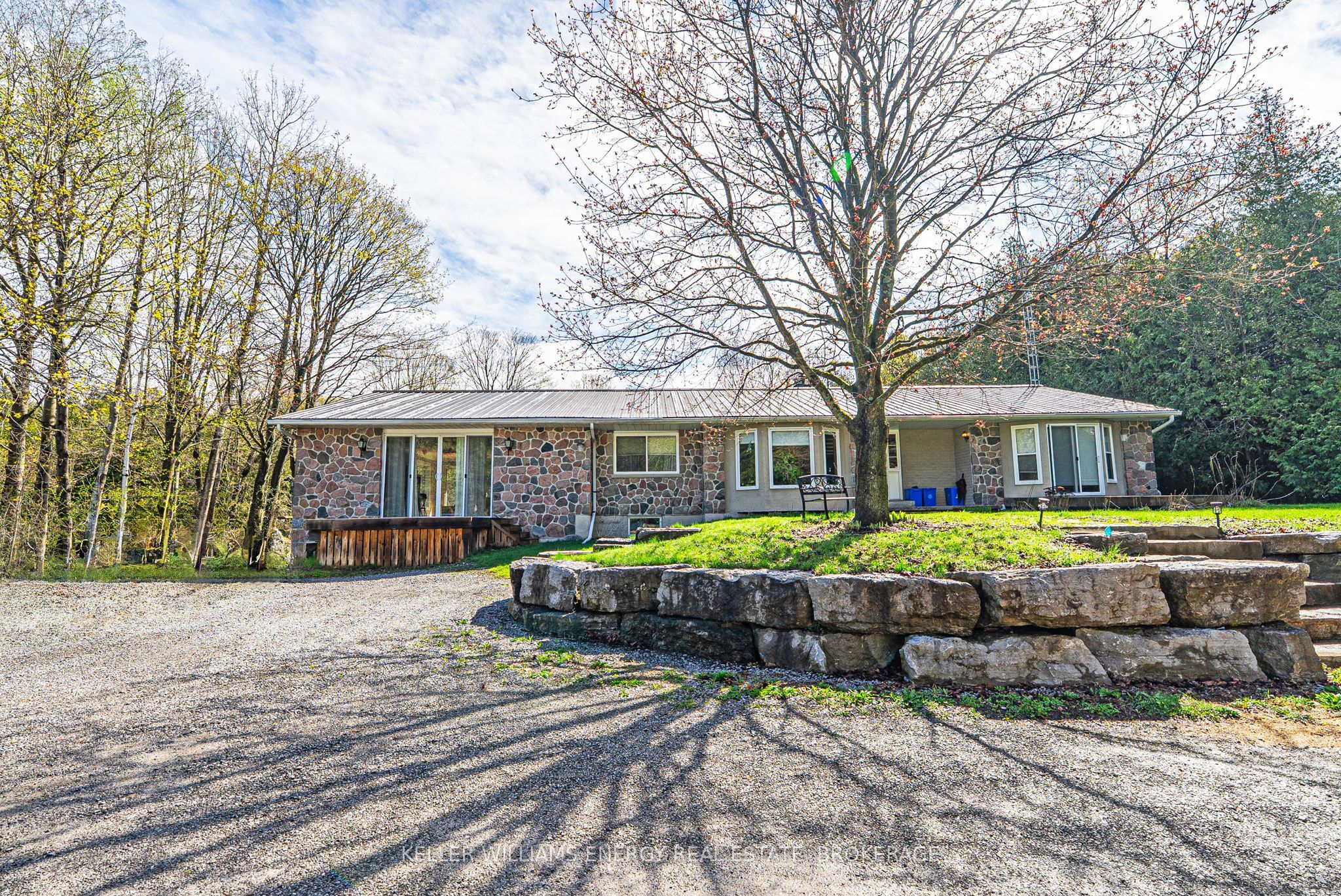 90 Cowanville Rd