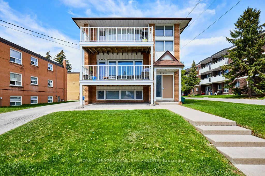 706 Dunlop St W Property Photo 1
