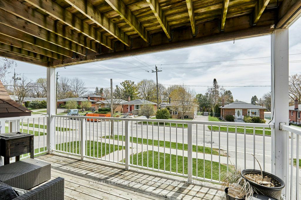 706 Dunlop St W Property Photo 14